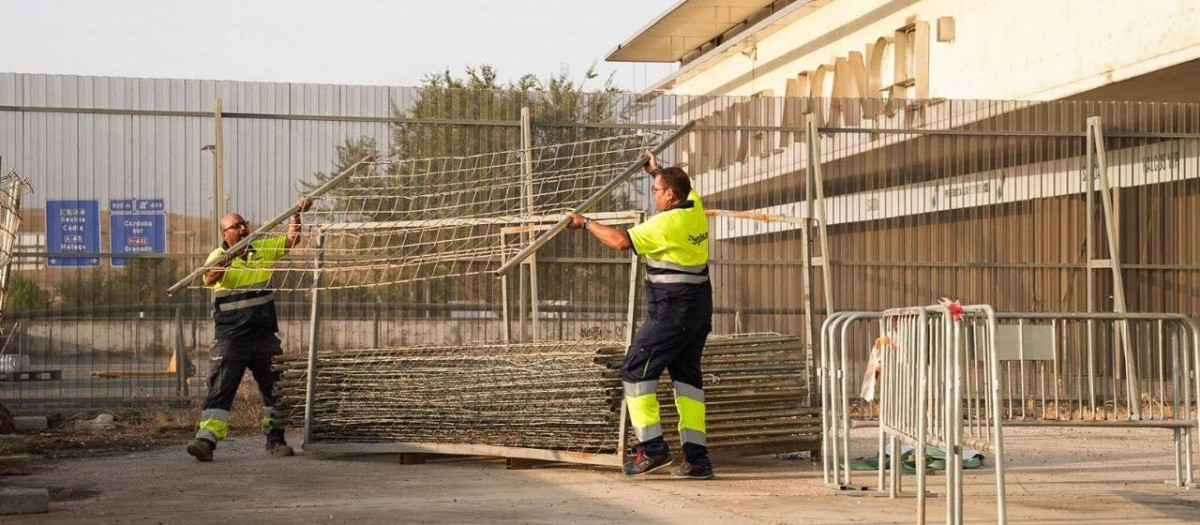 Comienzan los trabajos para la fachada de preferencia del estadio El Arcángel