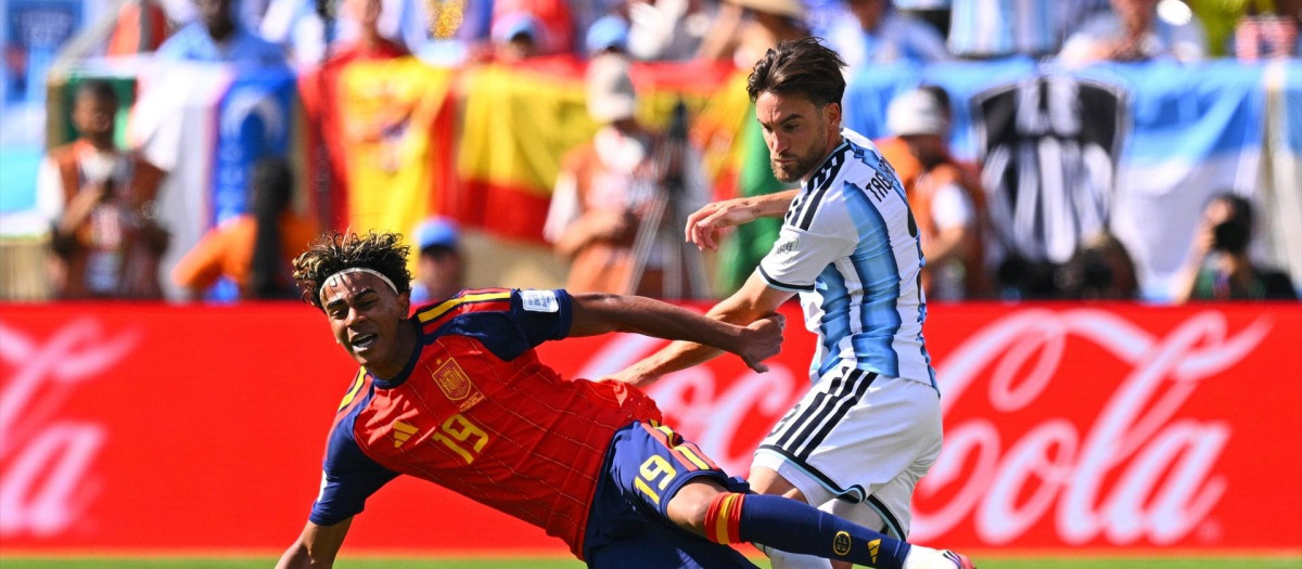 (Foto de ARCHIVO)
19 July 2026, US, East Rutherford: Spain's Lamine Yamal (L) and Argentina's Nicolas Tagliafico battle for the ball during the 2026 FIFA World Cup final soccer match between Spain and Argentina at New York-New Jersey Stadium (MetLife Stadium). Photo: Tom Weller/dpa

19/7/2026 ONLY FOR USE IN SPAIN