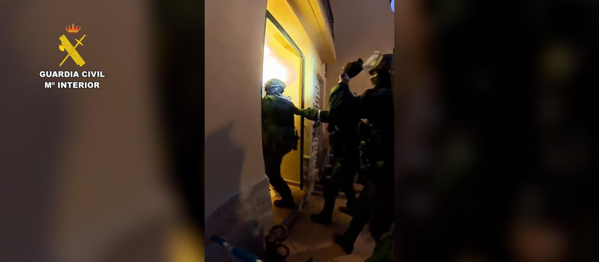 Momento de la intervención de los agentes en la detención en Calpe