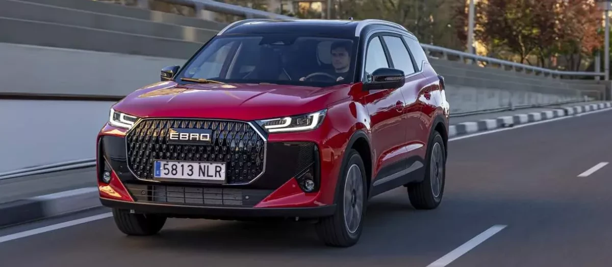 Estéticamente es atractivo, con proporciones de SUV tradicional