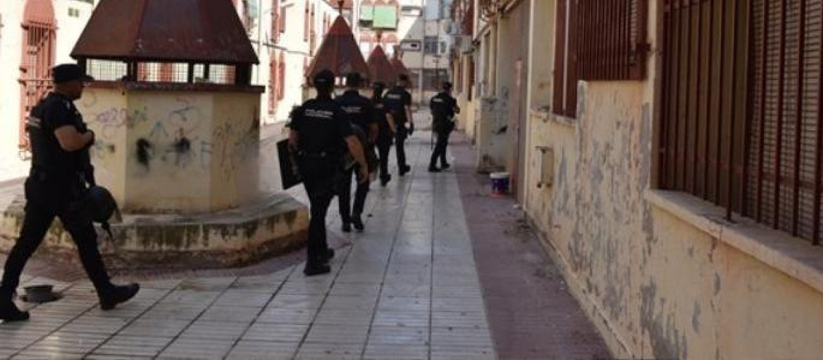 Detenidas diez personas por los disturbios y las agresiones a agentes en el barrio de 'La Pradera' de Alcázar.

REMITIDA / HANDOUT por POLICÍA NACIONAL
Fotografía remitida a medios de comunicación exclusivamente para ilustrar la noticia a la que hace referencia la imagen, y citando la procedencia de la imagen en la firma
10/8/2026