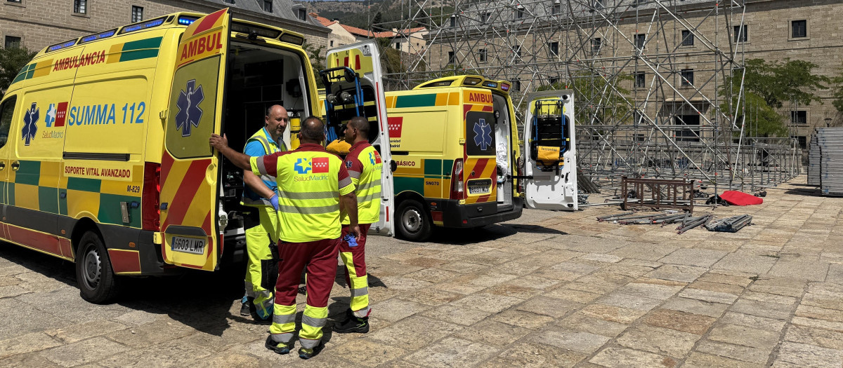 En estado crítico un trabajador de 23 años tras caer de un andamio en el Monasterio de San Lorenzo
