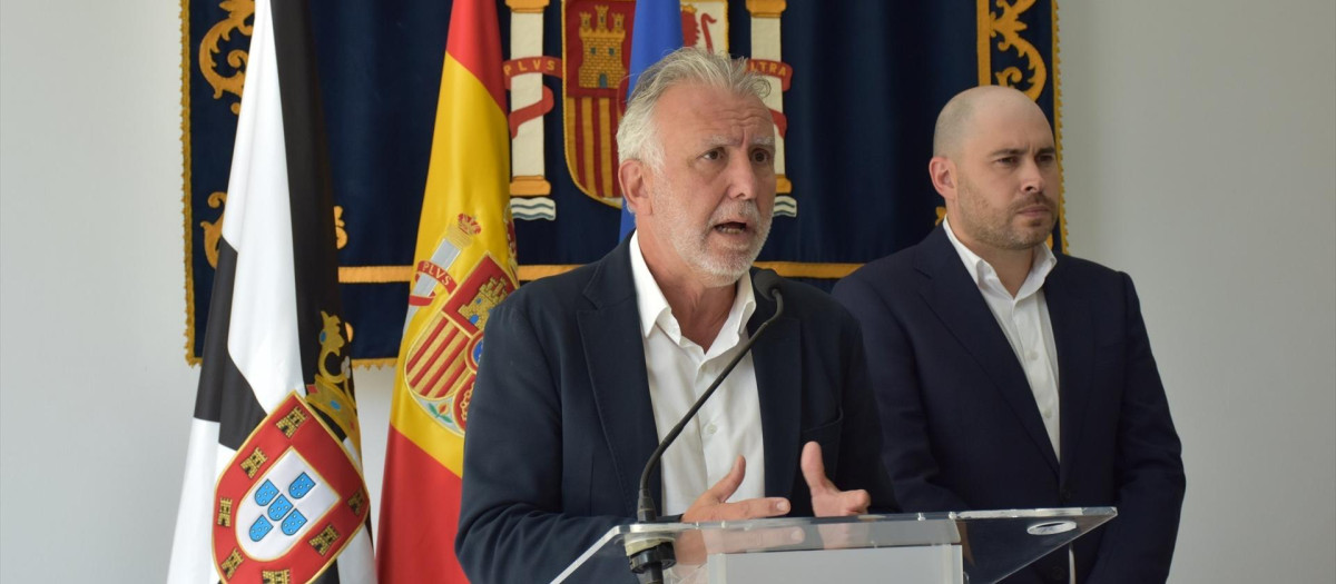 El ministro de Política Territorial y Memoria Democrática, Ángel Víctor Torres, atiende a los medios en Ceuta
