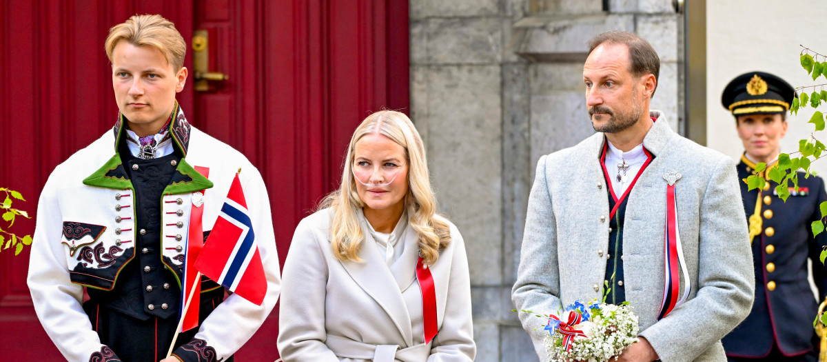 El Príncipe Sverre Magnus de Noruega con Mette Marit y Haakon
