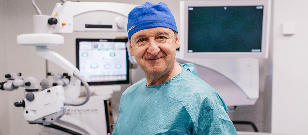 Dr. Alfonso Martínez de Carneros, médico oftalmólogo de la Clínica Martínez de Carneros