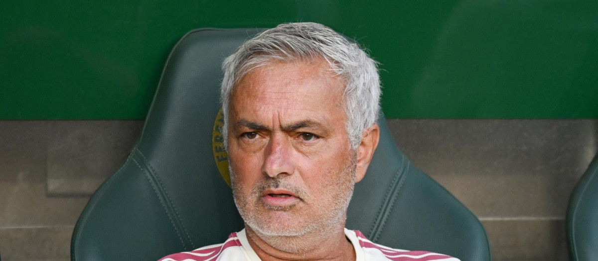 BUDAPEST (Hungary), 08/08/2026.- Real Madrid's head coach Jose Mourinho looks on ahead of the friendly soccer match between Ferencvaros TC and Real Madrid in Budapest, Hungary, 08 August 2026. (Futbol, Amistoso, Hungría) EFE/EPA/Boglarka Bodnar HUNGARY OUT