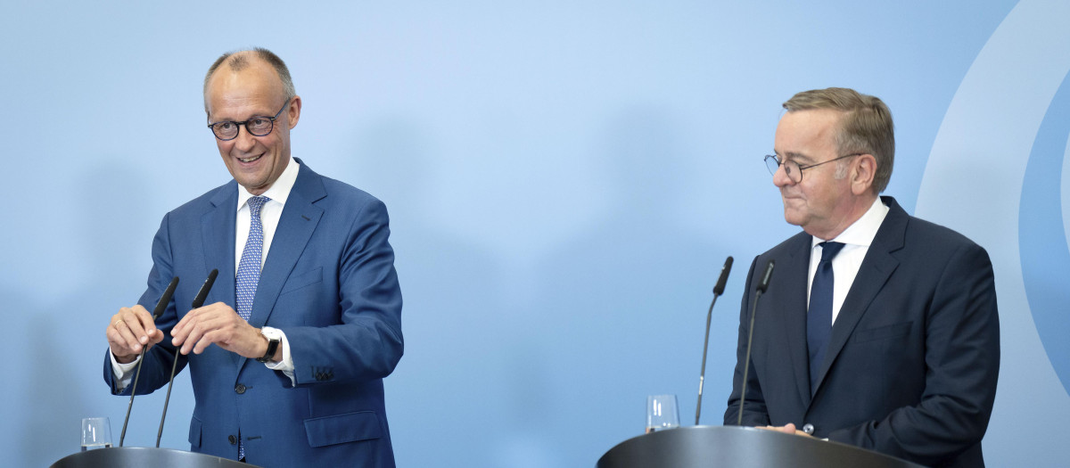 Friedrich Merz und Boris Pistorius bei der Pressekonferenz nach der Sitzung des Bundeskabinetts im Bundesministerium der Verteidigung. Berlin, 01.07.2026