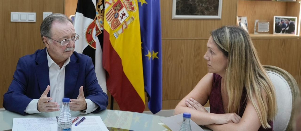 La 'popular' Alma Ezcurra reunida con el presidente de Ceuta, Juan Jesús Vivas