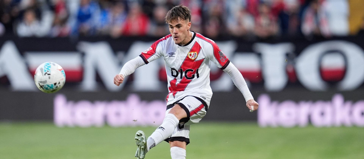 (Foto de ARCHIVO)
Pep Chavarria of Rayo Vallecano kicks the ball during the Spanish League, LaLiga EA Sports, football match played between Rayo Vallecano and Girona FC at Estadio de Vallecas on May 11, 2026, in Madrid, Spain.

Dennis Agyeman / AFP7 / Europa Press
11/5/2026 ONLY FOR USE IN SPAIN