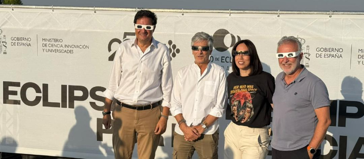 Los ministros Óscar López, Fernando Grande-Marlaska, Diana Morant y Ángel Víctor Torres, durante el eclipse.