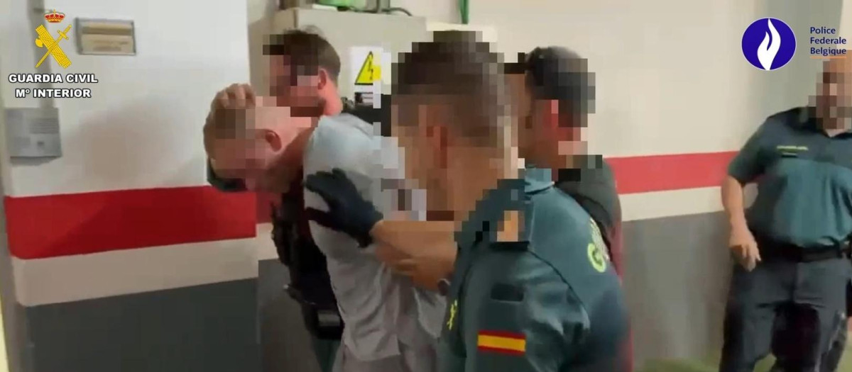 La Guardia Civil escolta al detenido
