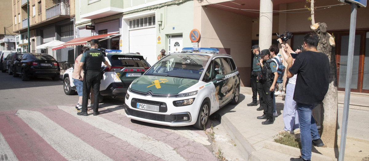 Los dos detenidos por los homicidios en Tauste (Zaragoza) del exsecretario de la Unión de Agricultores y Ganaderos de Aragón (UAGA) Javier Sánchez y su esposa, Esther Latorre, ya están en los juzgados de Ejea de los Caballeros
