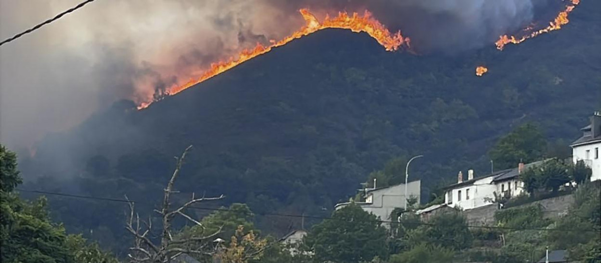 Incendio declarado en Caboalles de Abajo (León)