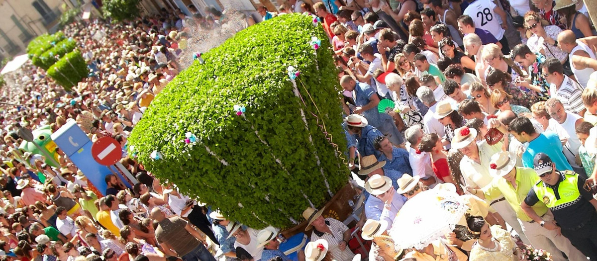 Imagen de archivo de la Fiesta de les Albàbegues

REMITIDA / HANDOUT por VICENTE BES
Fotografía remitida a medios de comunicación exclusivamente para ilustrar la noticia a la que hace referencia la imagen, y citando la procedencia de la imagen en la firma
15/8/2011
