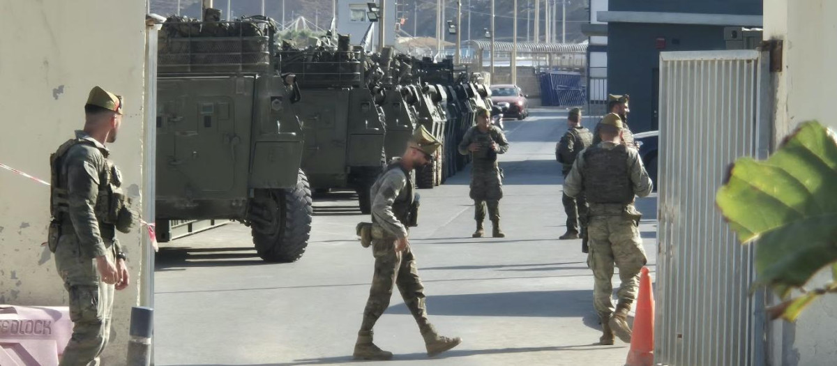 Un refuerzo militar protege la frontera del Tarajal