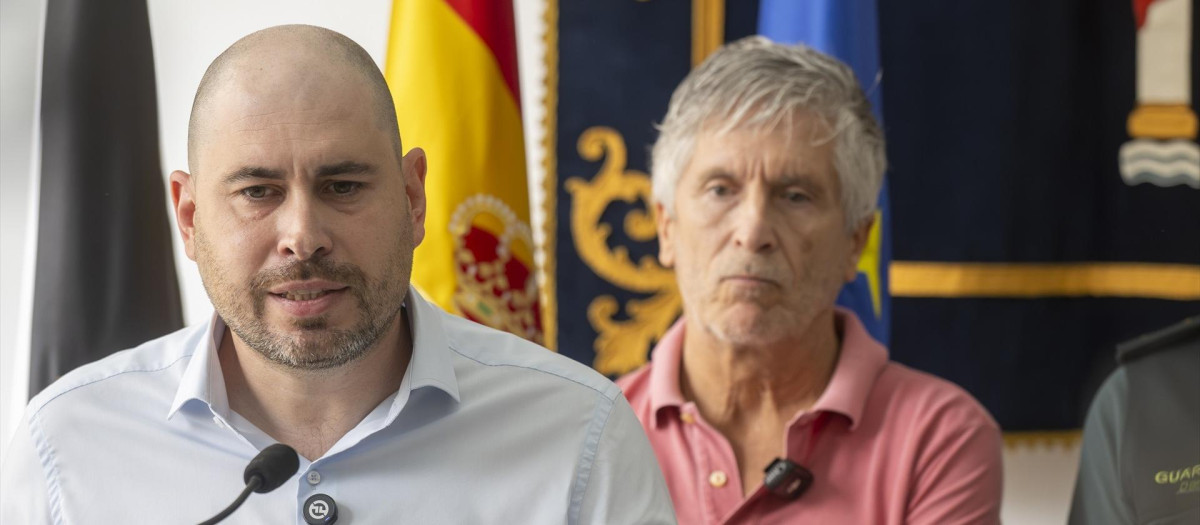 El delegado del Gobierno en Ceuta, Miguel Ángel Pérez, junto al ministro Fernando Grande-Marlaska este mes de agosto en Ceuta