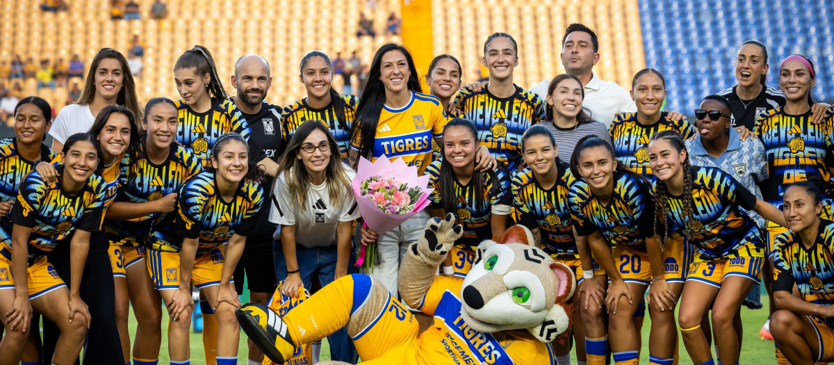 Jenni Hermoso en su despedida del Tigres Femenil
