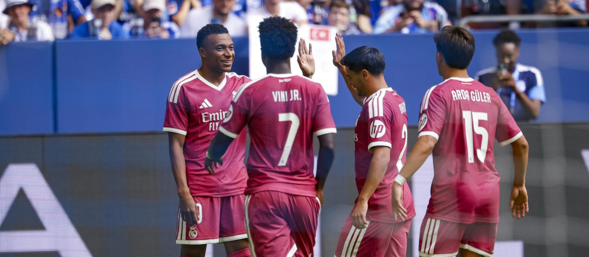 Kylian Mbappé celebra su gol ante el Schalke 04