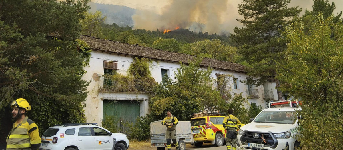 Imagen del operativo desplegado en Riglos (Huesca) para extinguir el incendio