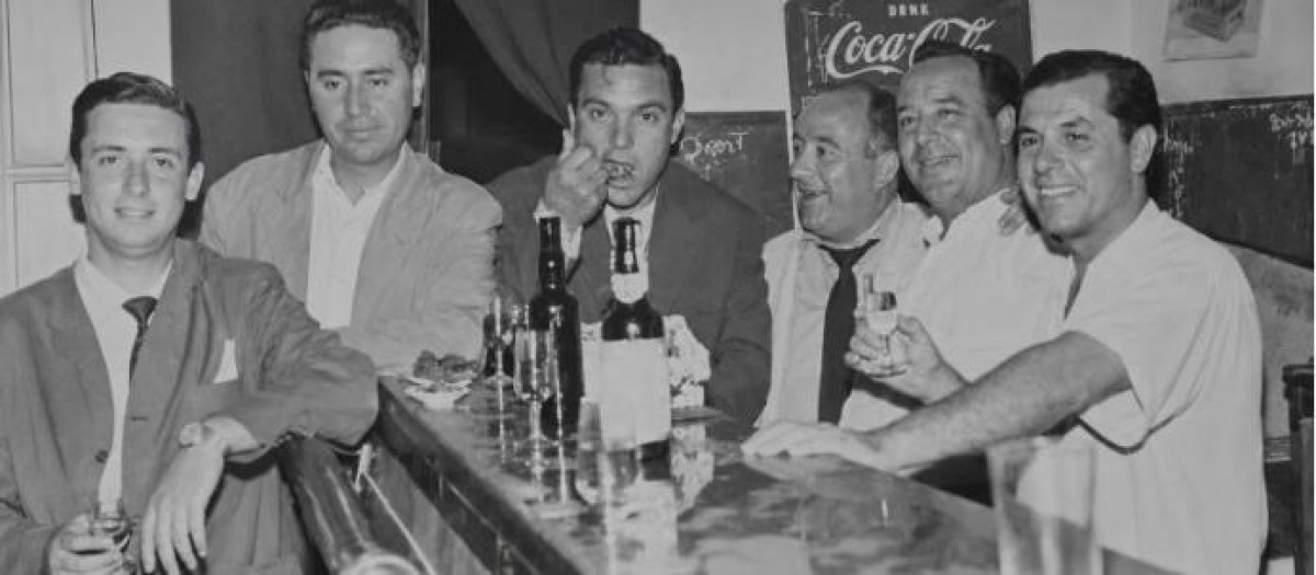 Ambiente en un bar en los años 60