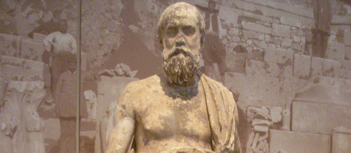 Estatuta de Plutarco en Delfos
