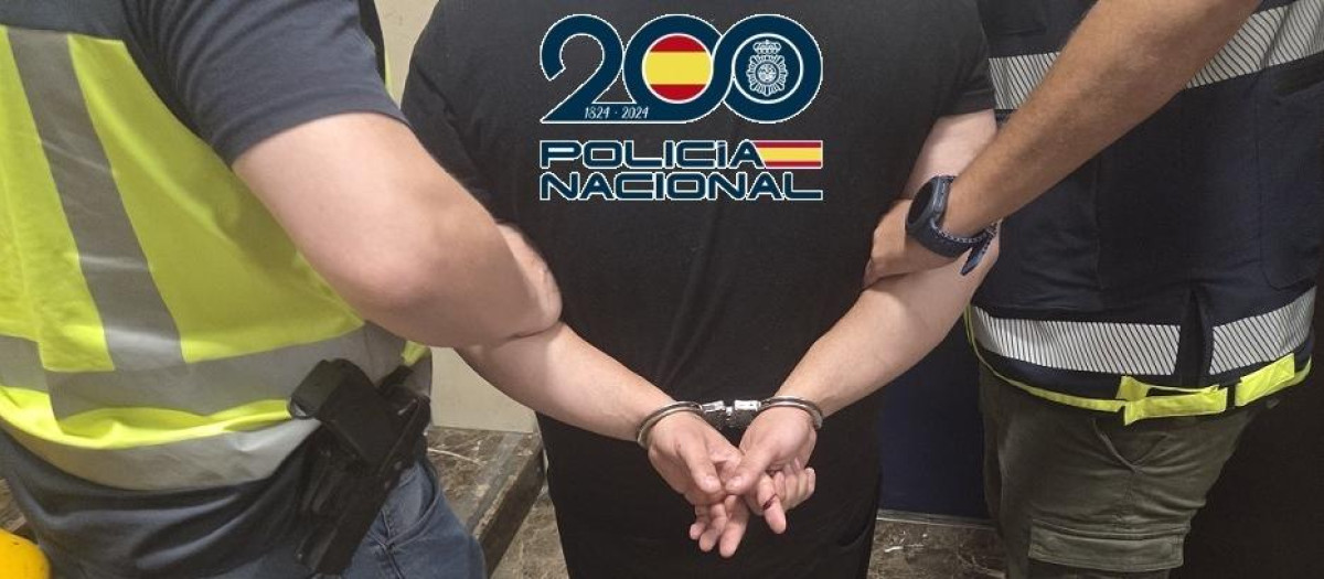 Momento de la detención de un feriante en Málaga tras apuñalar de gravedad a un joven
