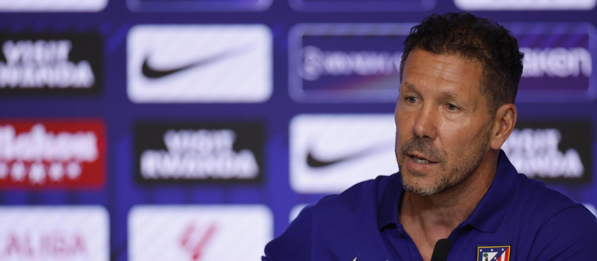 Diego Pablo Simeone, entrenador del Atlético de Madrid, durante la rueda de prensa previa al estreno liguero ante el Málaga