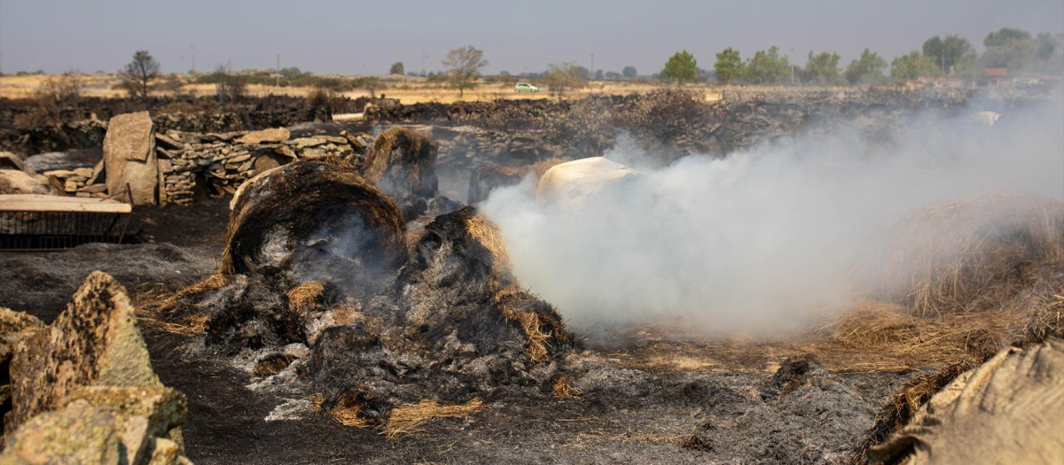 Casa quemada por un incendio forestal, a 31 de julio de 2026, en Formariz, Zamora