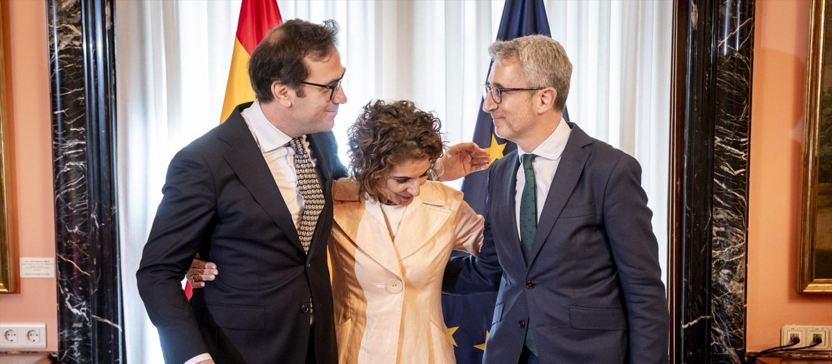 Carlos Cuerpo, María Jesús Montero y Arcadi España, durante el acto de traspaso de carteras.