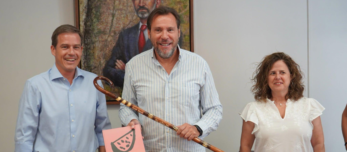 Imagen de Óscar Puente en el Ayuntamiento de Xàtiva.