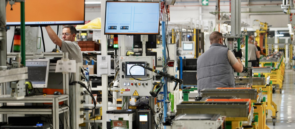 Zona de baterías  en la factoría de Carrocerías de Renault Group España en Valladolid