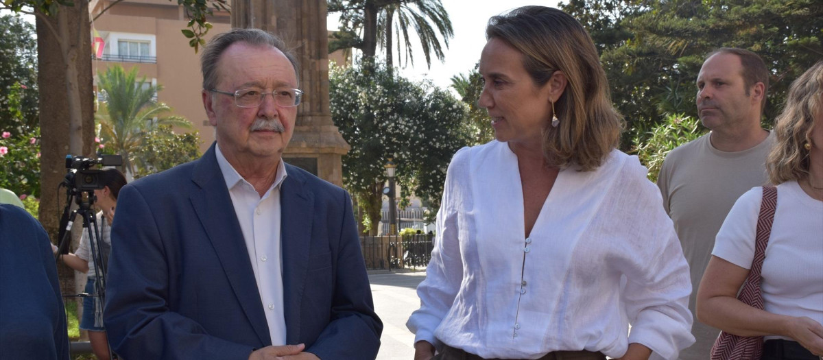 La vicesecretaria de Regeneración Institucional del PP, Cuca Gamarra y el presidente de Ceuta, Juan Jesús Vivas
