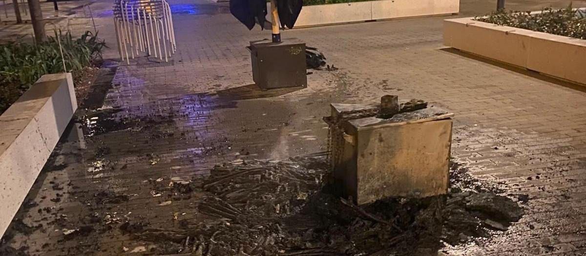 Incendio en el barrio del Clot de Barcelona

REMITIDA / HANDOUT por PP BARCELONA
Fotografía remitida a medios de comunicación exclusivamente para ilustrar la noticia a la que hace referencia la imagen, y citando la procedencia de la imagen en la firma
19/8/2026