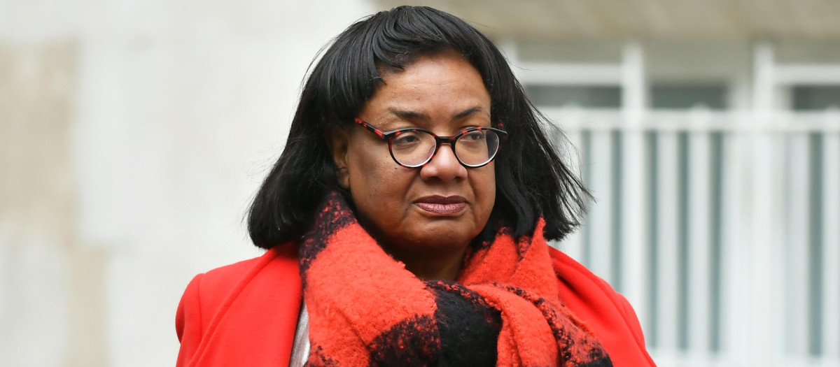 La diputada británica Diane Abbott denunció una "campaña maligna" contra Arday