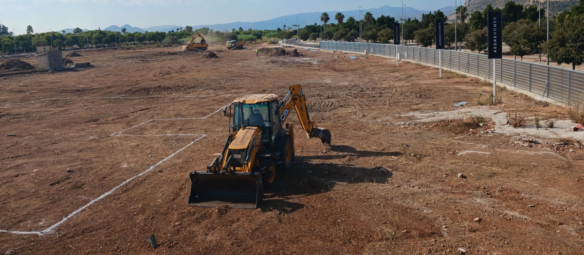Imagen aérea de los primeros trabajos en la promoción Edenia de Neinor Homes, comercializada como AEDAS Homes, en El Verger.