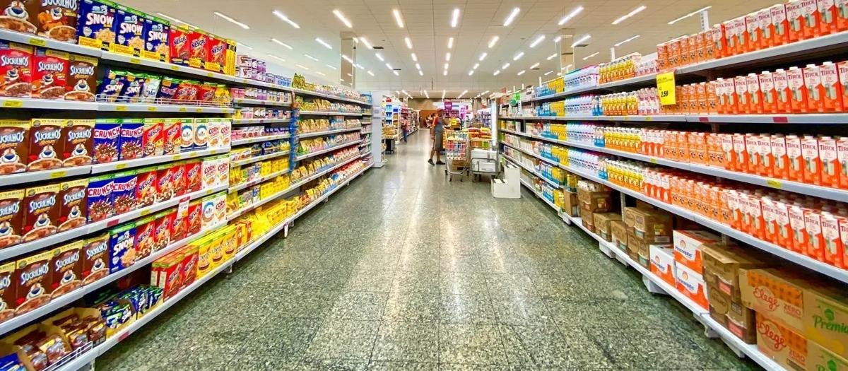 Interior de un supermercado