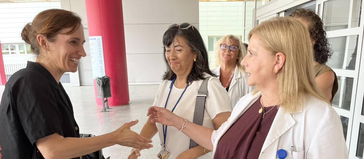 La ministra de Sanidad, Mónica García, visita el Hospital Universitario de Ceuta