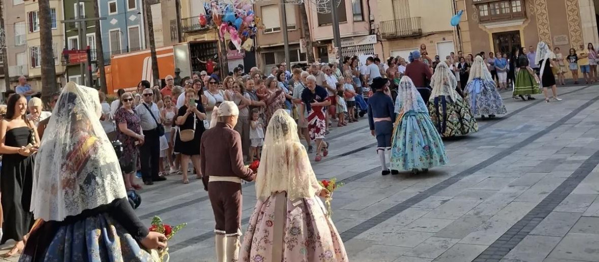 Imagen de archivo la Ofrenda de Flores a la Mare de Deu del Mar
