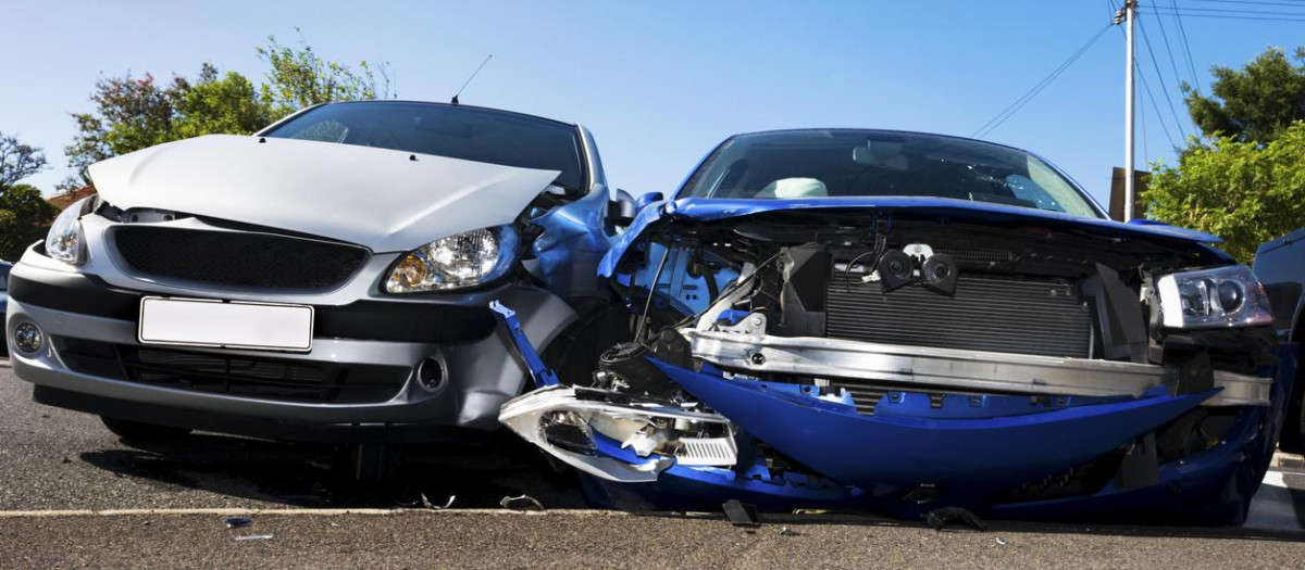 Dos coches tras una colisión