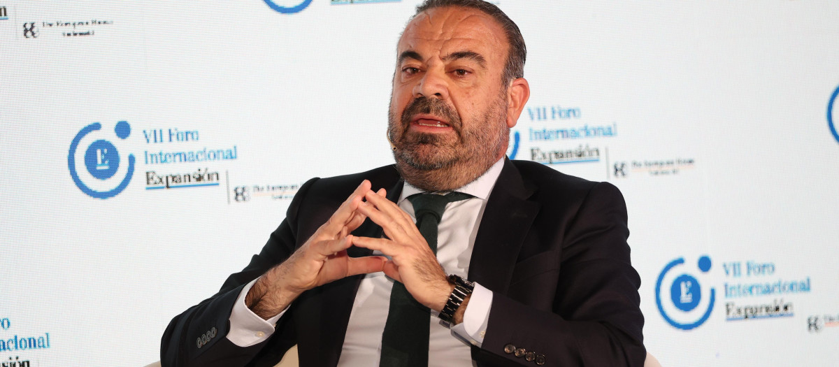 (Foto de ARCHIVO)
El presidente y CEO de Meliá, Gabriel Escarrer, durante la primera jornada del VII Foro Internacional Expansión, en el Parador de Alcalá de Henares, a 19 de mayo de 2025, en Alcalá de Henares, Madrid (España). El foro, organizado por el diario económico, reúne a líderes empresariales, políticos y expertos internacionales y aborda los grandes desafíos económicos, geopolíticos y tecnológicos de la nueva era global, con sesiones dedicadas a geopolítica, inteligencia artificial, competitividad empresarial, energía, finanzas y la internacionalización de la economía.

Alejandro Martínez Vélez / Europa Press
19/5/2026
