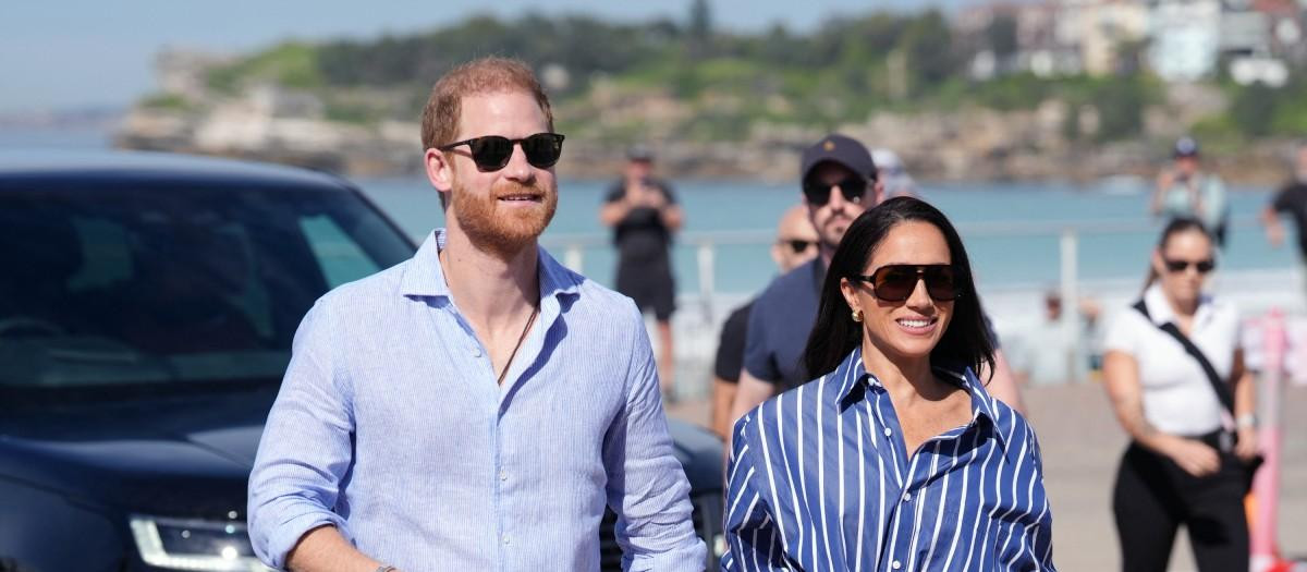 Britain's Prince Harry, Duke of Sussex, and his wife Meghan, the Duchess of Sussex, arrive to meet with volunteer first responders from Bondi Surf Bathers' Life Saving Club at Bondi Beach in Sydney on April 17, 2026. (Photo by Jonathan Brady / POOL / AFP)