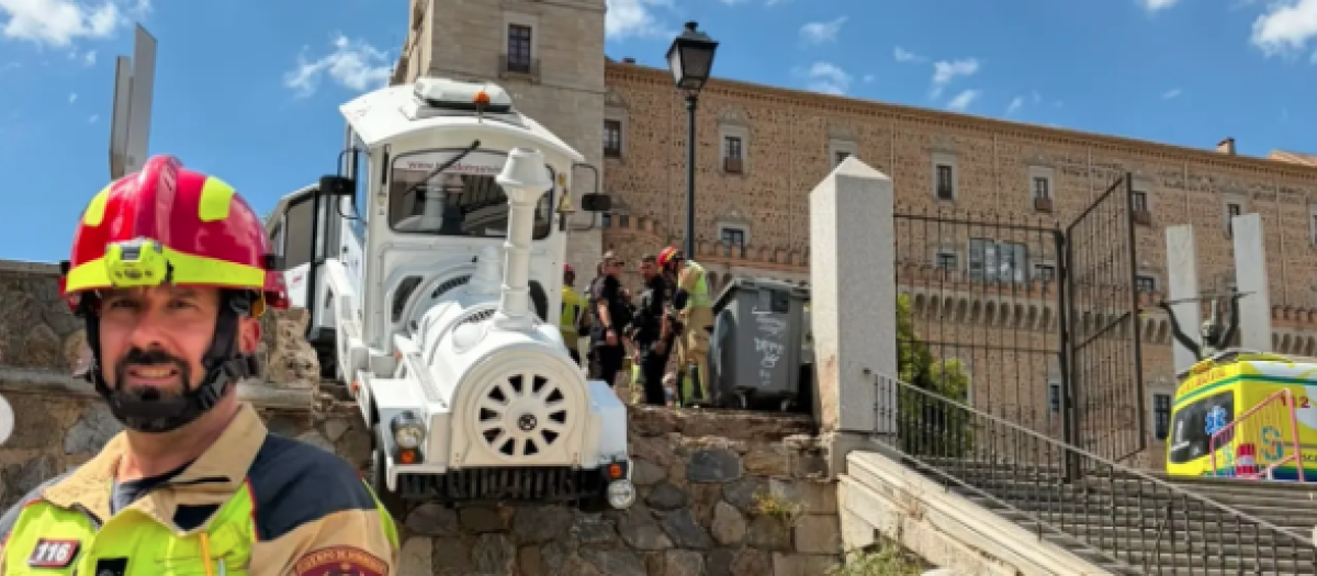 El tren turístico de Toledo casi se despeña por el parque del Alcázar
