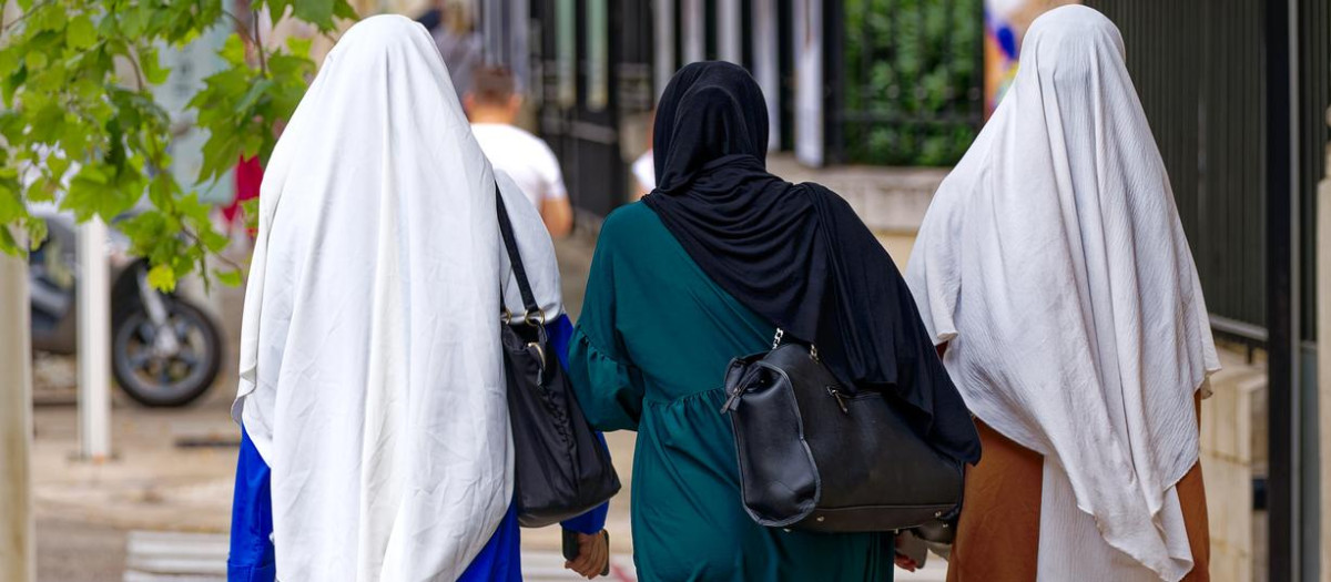 Tres jóvenes musulmanas