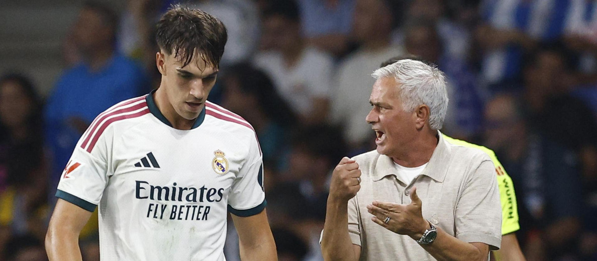 Carlos Espí y José Mourinho, en el Espanyol - Real Madrid