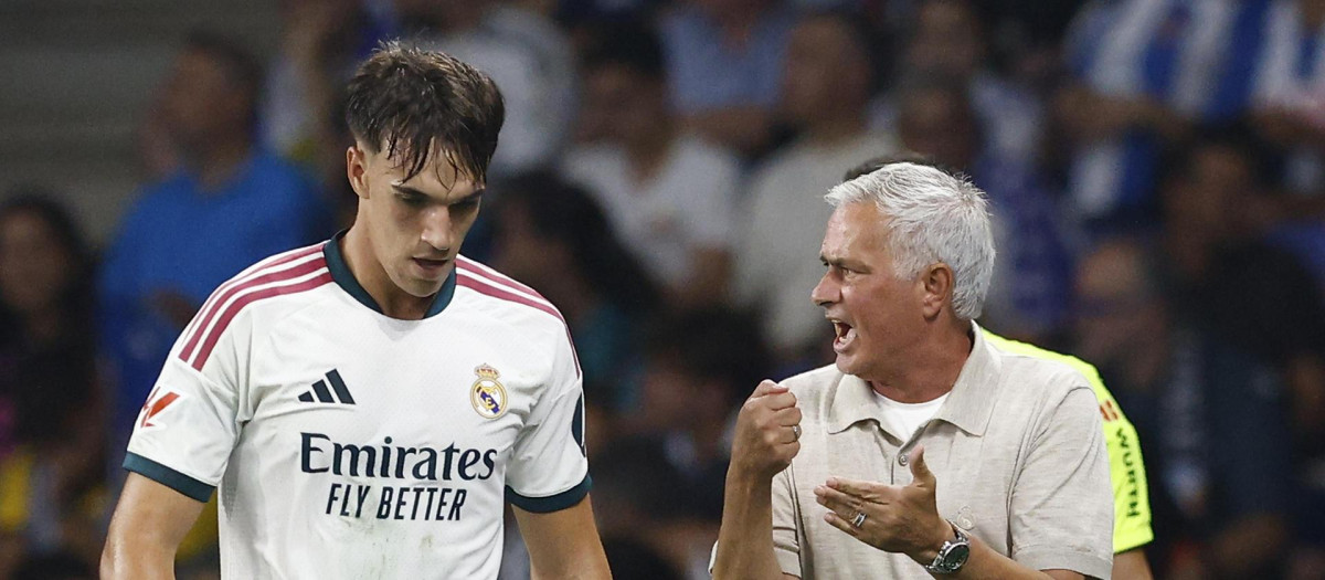 Carlos Espí y José Mourinho, en el Espanyol - Real Madrid