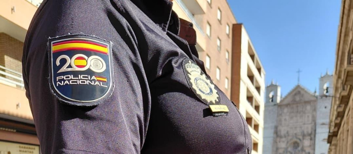 Una agente de la Policía Nacional en Valladolid