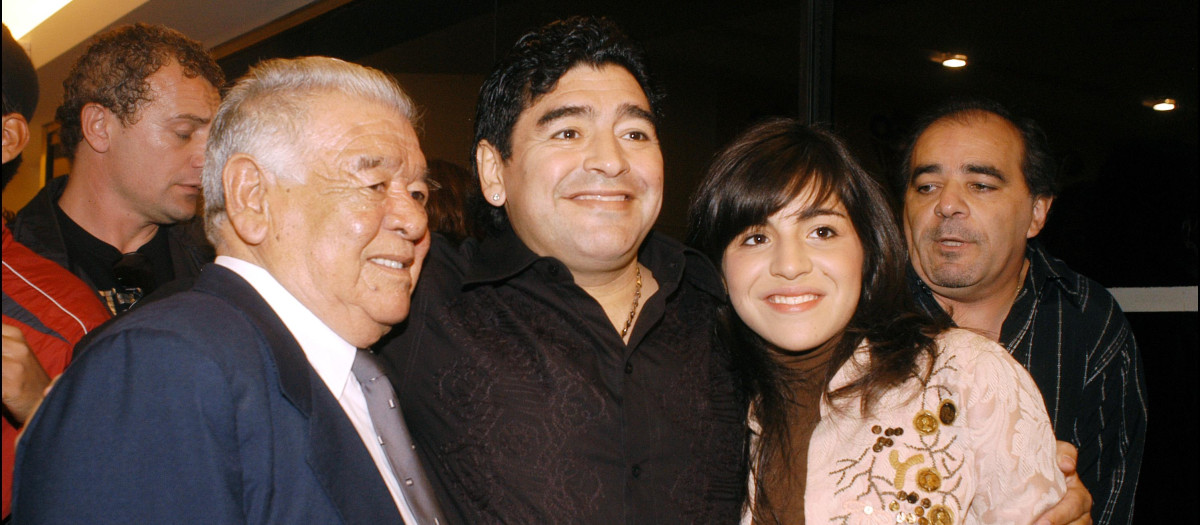 Maradona con su padre y su hija