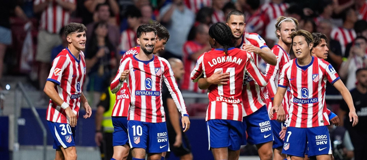 Los jugadores del Atlético de Madrid, en el primer partido de la temporada