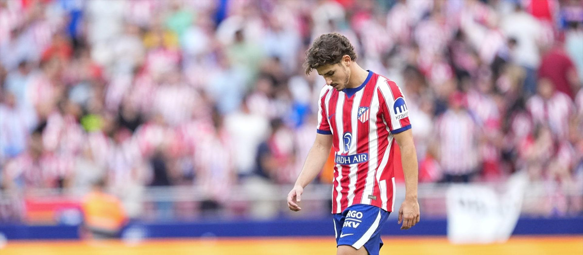 Julián Álvarez se lamenta durante el Atlético de Madrid - Villarreal
