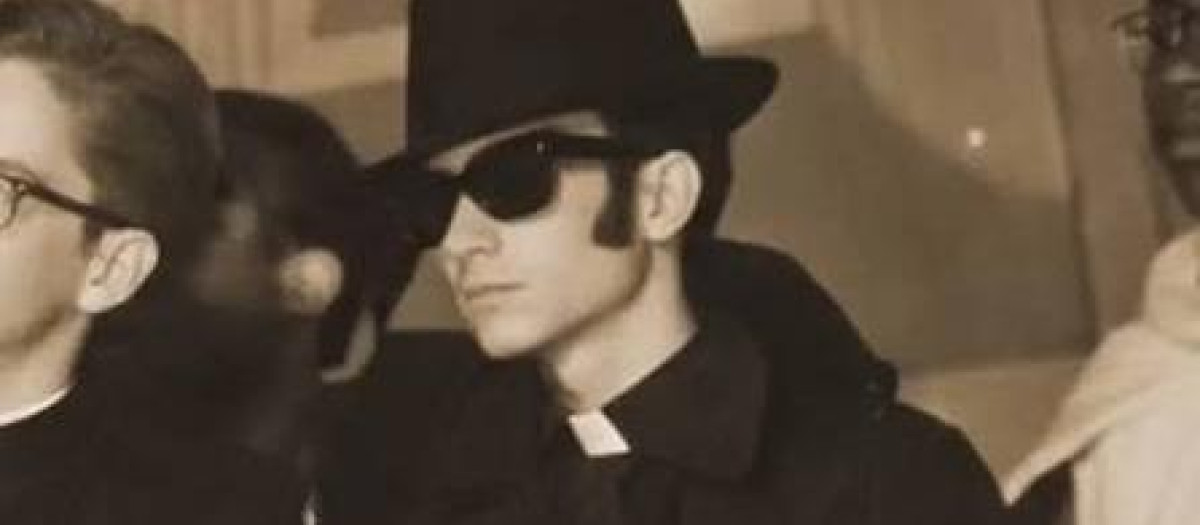 Era un gran fan de «The Blues Brothers» (1980). Cuando Prevost era seminarista, a principios de los años 80, se disfrazó de uno de los Blues Brothers.